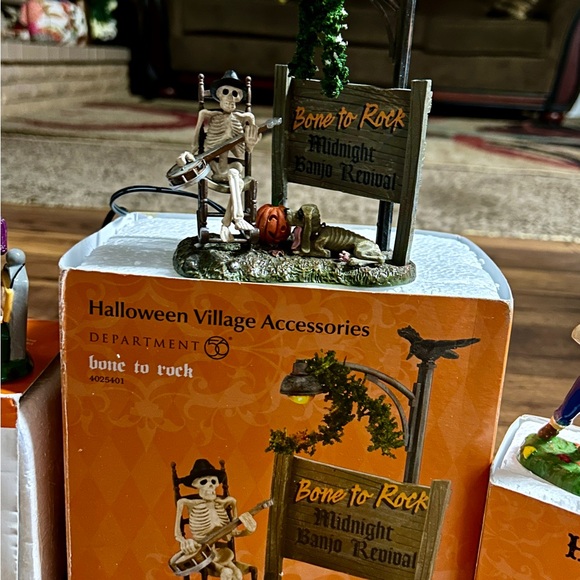 Dept 56 • Halloween • How About Our Lay-Away Plan? • Bone To Rock •Scarecrow Fun - Picture 6 of 16